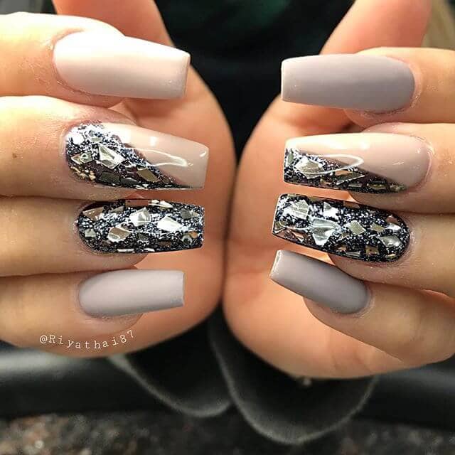 Natural Nails Idea: Glam and Glitz Nude Nails for the Extroverted Personality