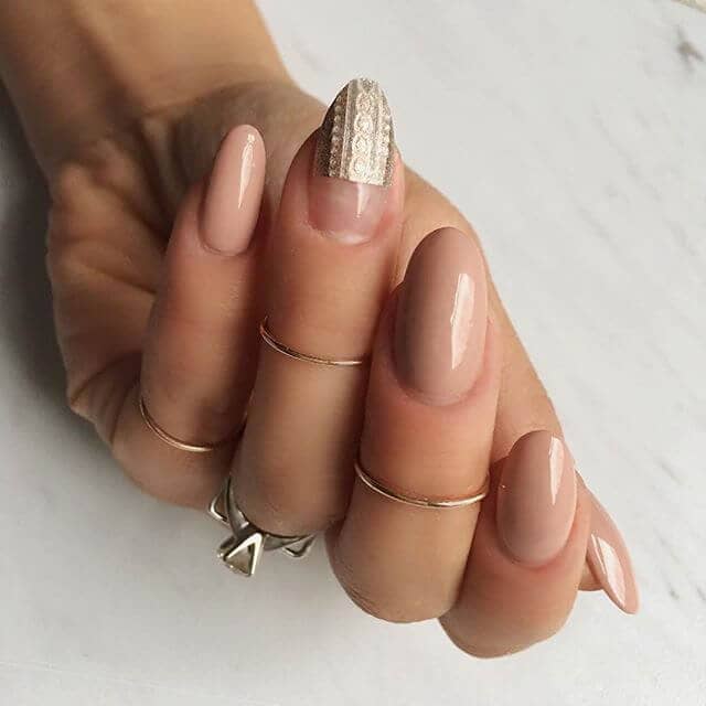 Nude Nails: Lust-Worthy Minimalist Rose Gold Nail Trend