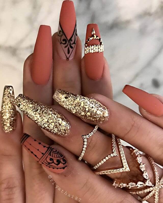 Awesome Henna Tattoo Inspired Gold Nail Art