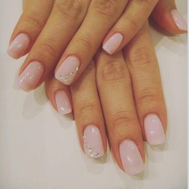 Light Pink Oval Nails with Simple Diamonds