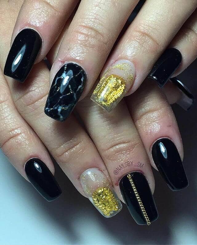  Edgy Egyptian Inspired Glossy Manicure