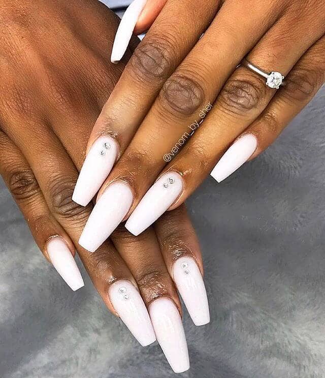 Simple and Chic White Nail Designs for Everyday Wear