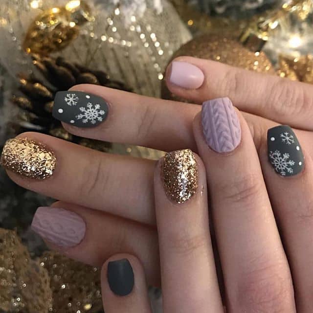 Beautifully Festive Holiday Themed Nail Art for Short Nails by Nail Artist