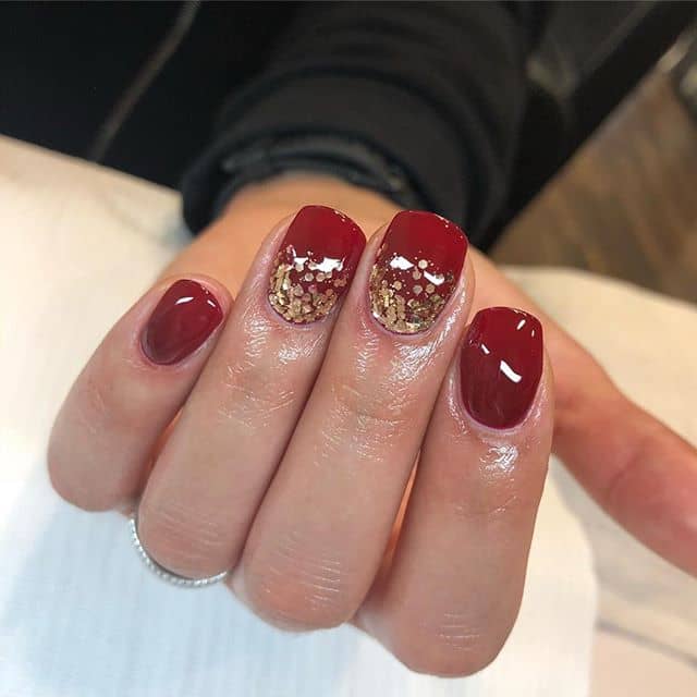 Design for Short Nails: Elegant Glossy Red and Gold Confetti Nails