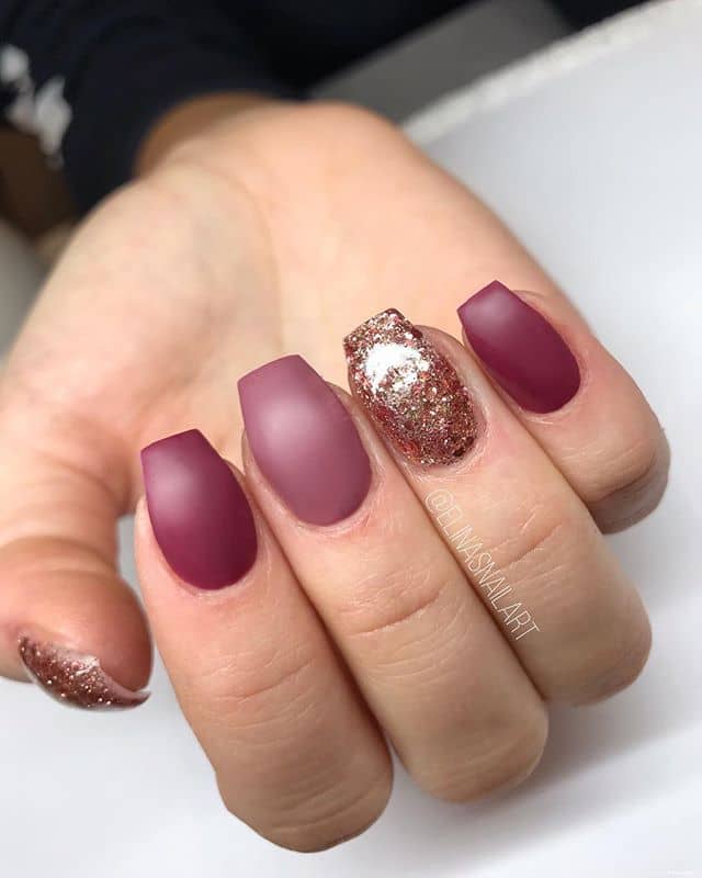 Design for Short Nails: Romantic Rose Inspired Tones with Glitter