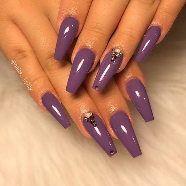 Simple Mauve Nails with an Accent Piece