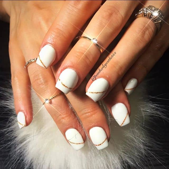 Seamless Striped White and Gold Nails