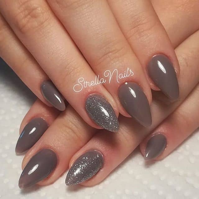 Smooth Latte Mountain Peak Nail Art with Glitter