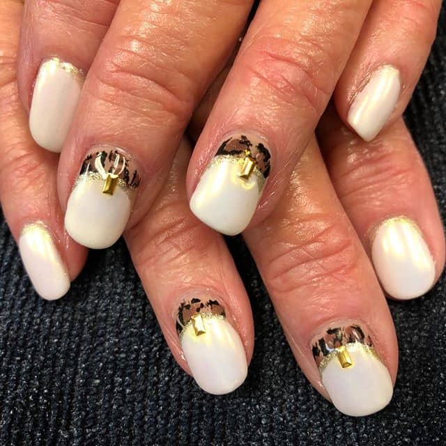 Unique and Simple White Gold Nails