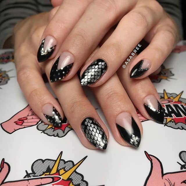 Cute Chivalrous Arrowhead Nails with Gemstone Accents