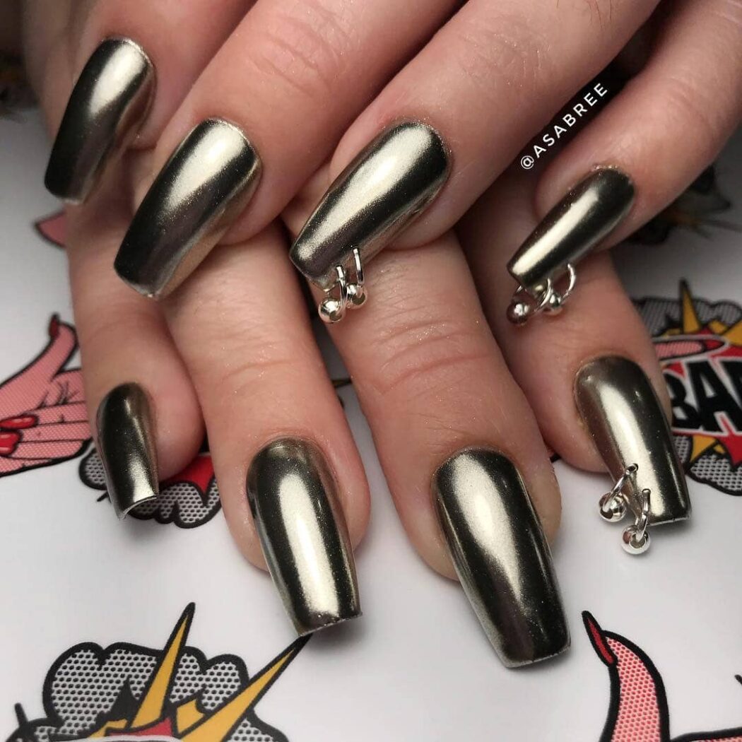 Stunning Silver Nails Trendy Designs For Your Manicure 05 1 1050x1050