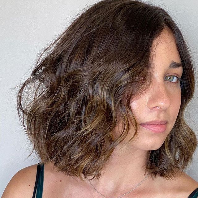 Shoulder Length Hairstyles: Gorgeous Brunette Lob with Bouncy Waves