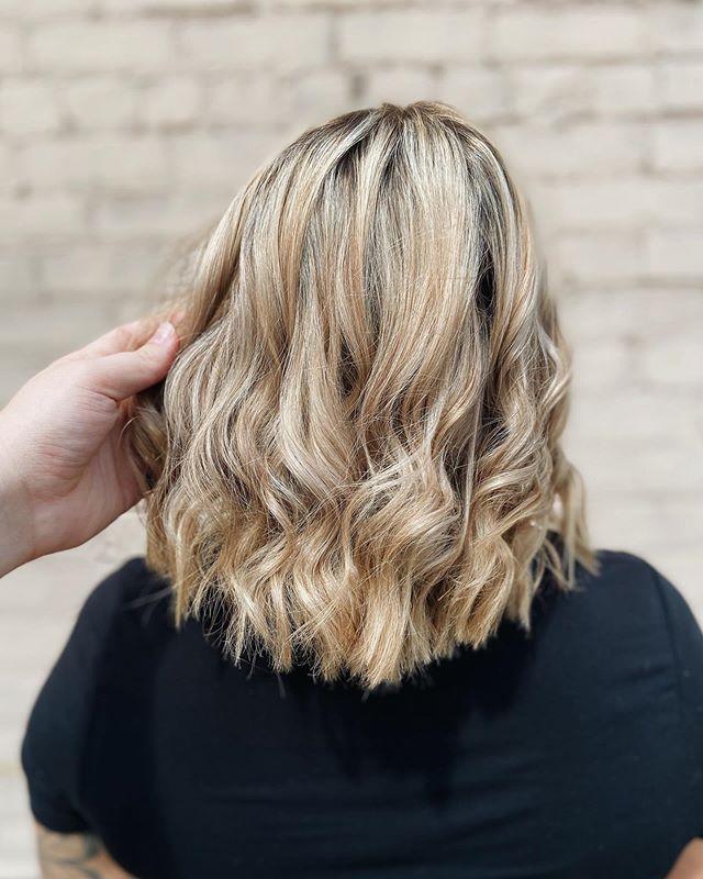 Shoulder Length Hairstyles: Cute Blonde Bob with Waves