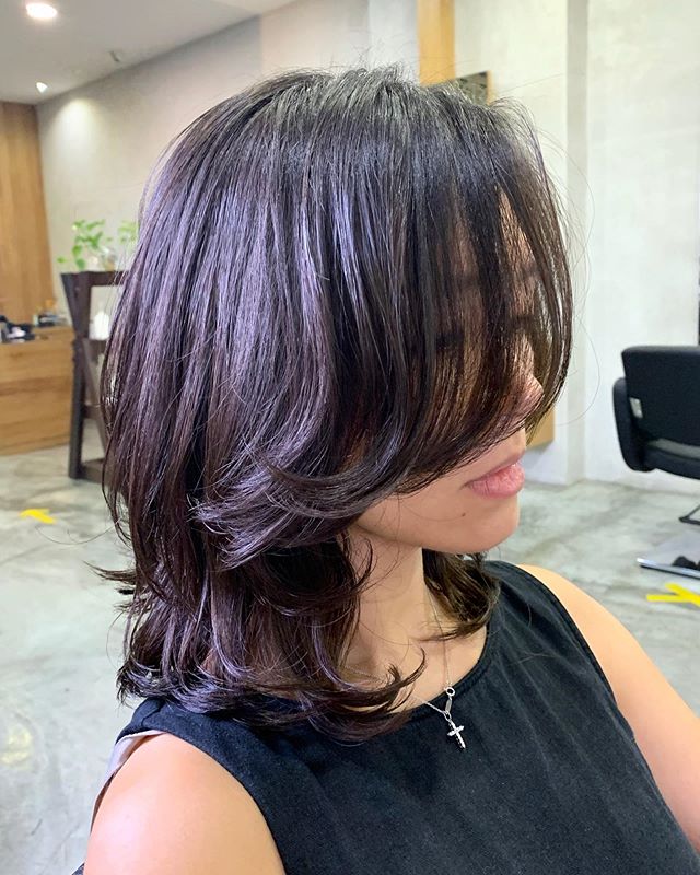 Shoulder Length Hairstyles: Beautiful Lob with a Touch of Color
