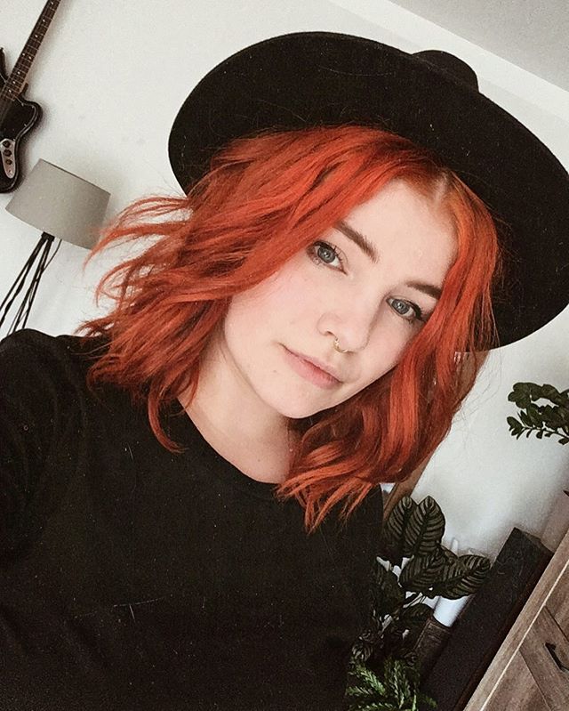 Shoulder Length Hairstyles for Women: Sexy Flaming Red Wavy Bob