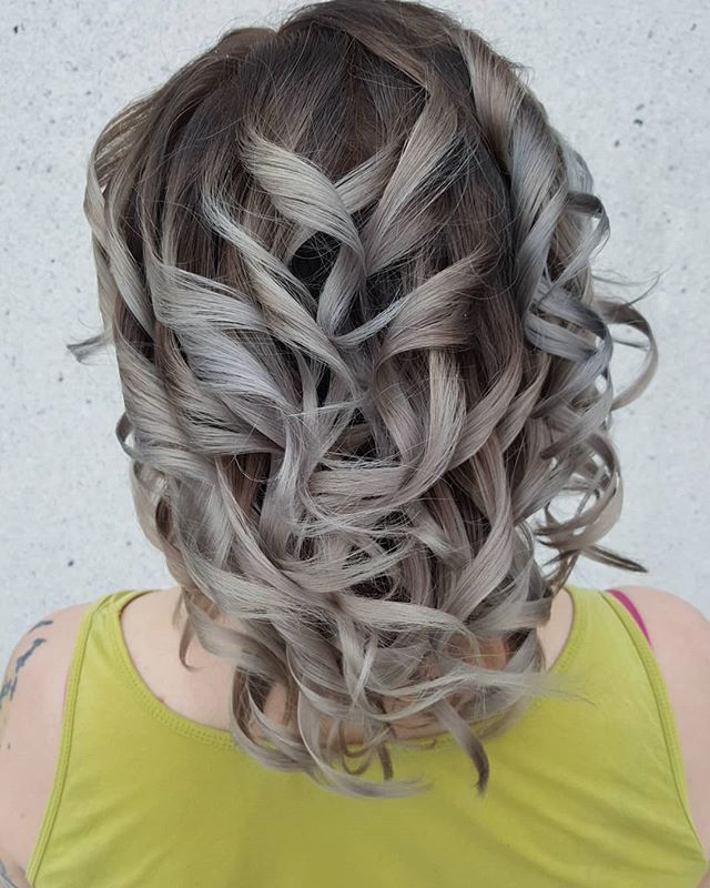 Shoulder Blonde and Brown Bob with Defined Curls