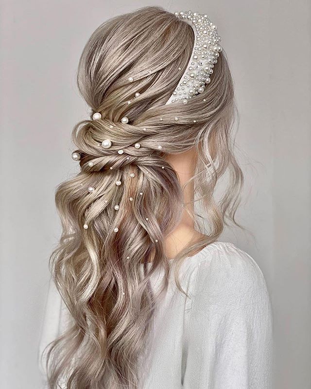 The Best Bridal Hairstyle Ideas feauture Pearls of Wisdom