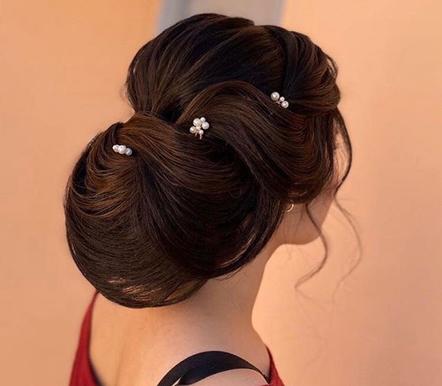 Sophisticated Pearl-Accented Bridal Hair Ideas
