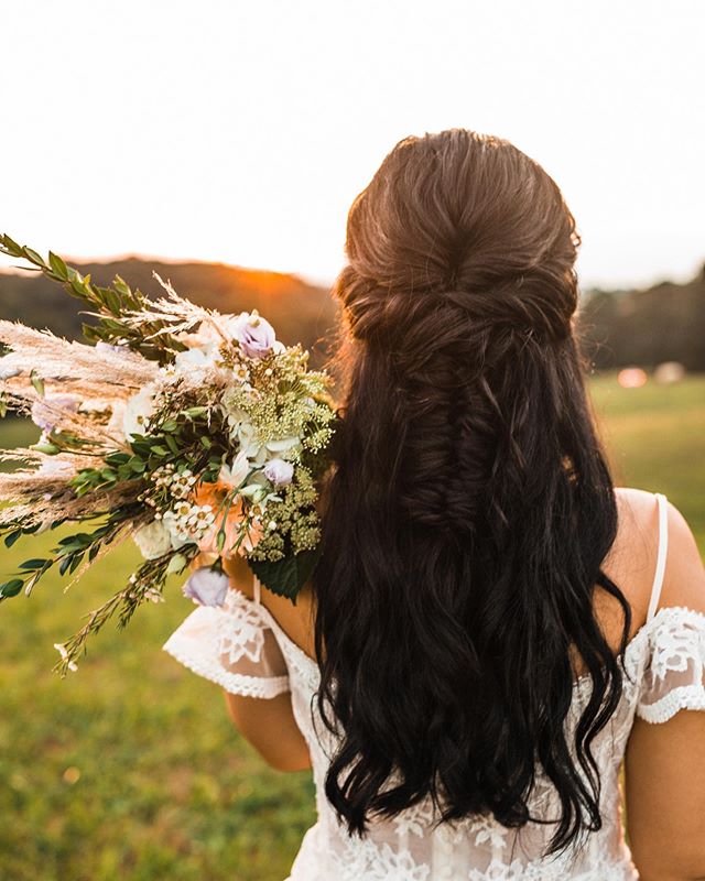 Countryside Curls for a Chic Outdoor Wedding