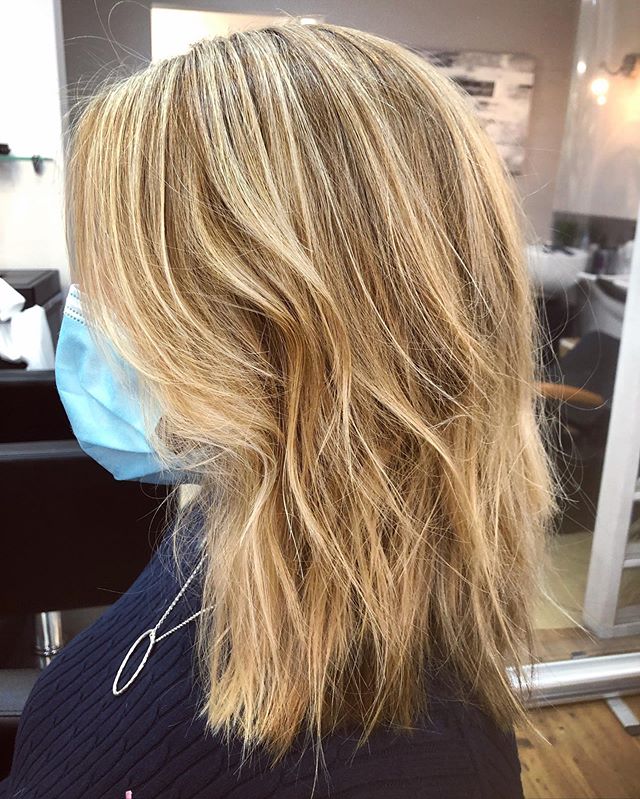 Easy Shoulder-length Blonde Haircut