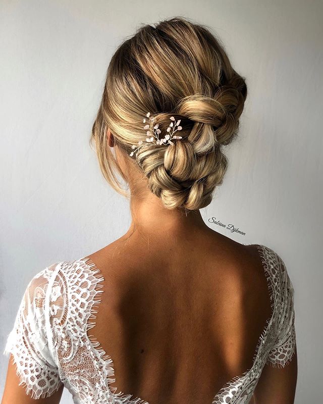 Taut Knot Hair Updo for Formal Events