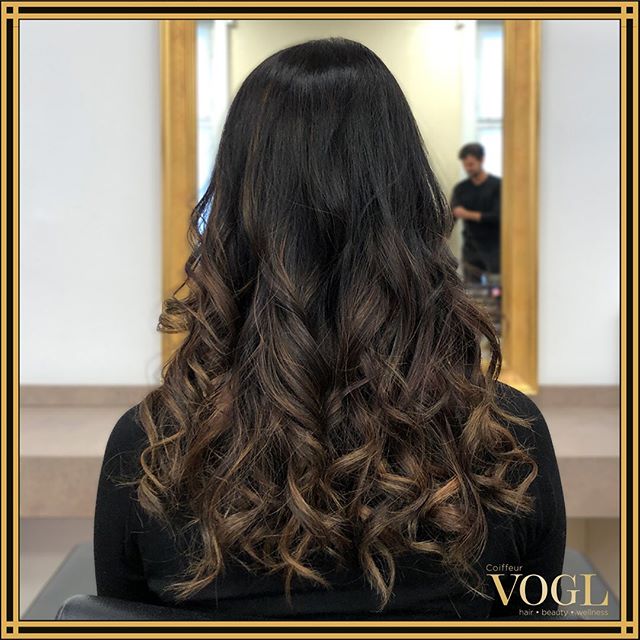 Caramel Highlights Over Soft Dark Curls