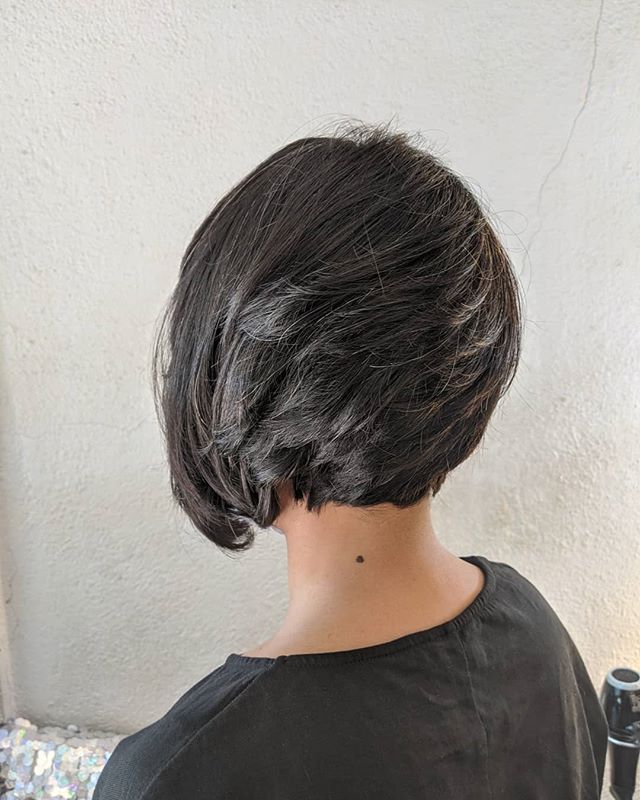 Neat Side Peak Inverted Bob for the Perfect Backside Glance