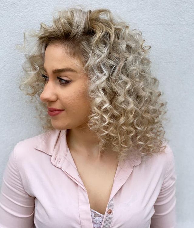 Sweet Bleach Blond Shoulder-Length Curls