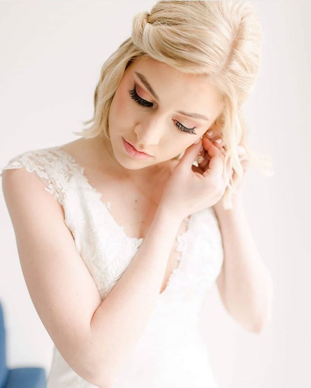 Angelic Blonde Chin Length Wedding Hair