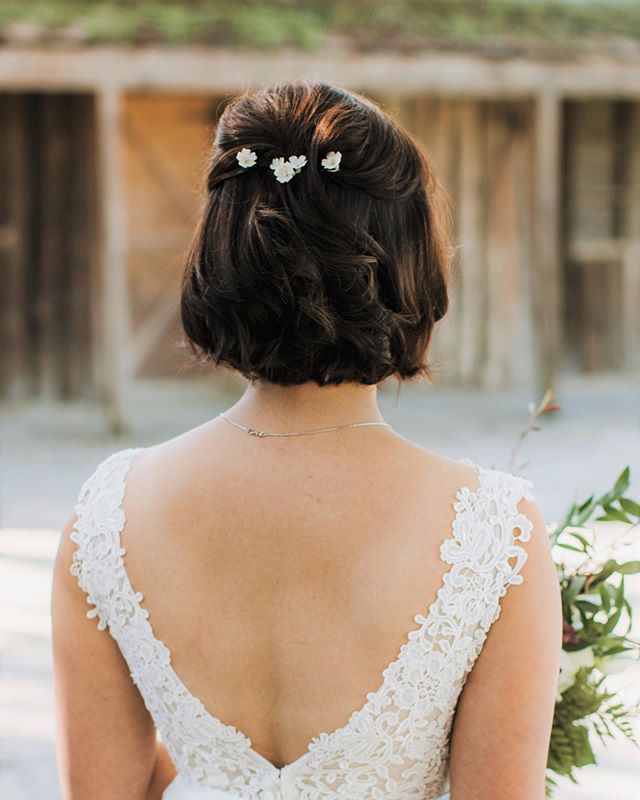 Fresh Bridal Bob Plus Delicate Daisy Accents