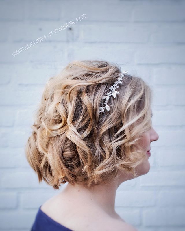 Thin Floral Band on Highlighted Waves with a Wedding Theme