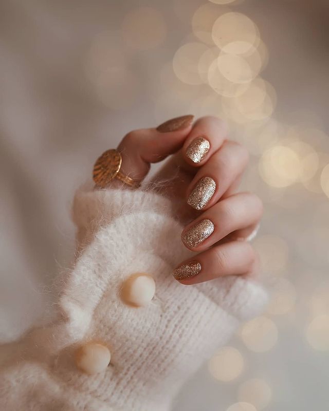 50 Hottest Gold Nail Designs to Spice Up Your Inspirations in 2022